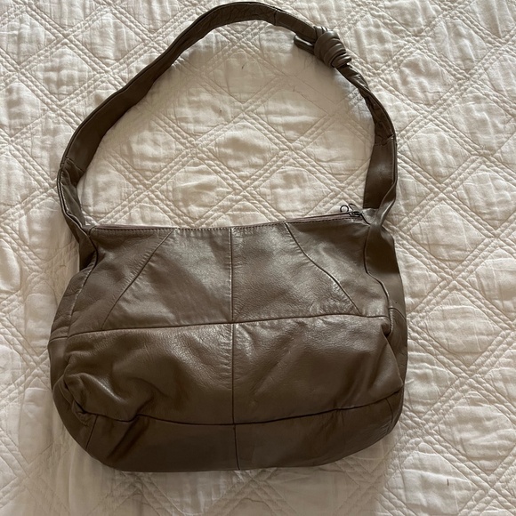 Tan HOBO bag. - Picture 2 of 8